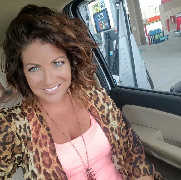 Meet your Posher, Jennifer - Picture 1 of 1